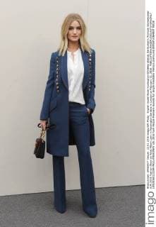 English model Rosie Huntington-Whiteley attends the Burberry Prorsum Womenswear A W 2016 Fashion Show on West Albert Lawn in Kensington Gardens in London on February 22, 2016.  LON20160222299 PAULxTREADWAY