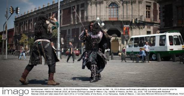 Image taken on Feb. 19, 2016 shows performers emulating a combat with swords prior to 5th Marquesa Medieval Festival 2016, at Santo Domingo Square in Mexico City, capital of Mexico, on Feb. 22, 2016. The 5th Marquesa Medieval Festival 2016 will take place from April 15 to 17 in the Valley of the Nuns, in La Marquesa, State of Mexico. ) (jp) (ah) MEXICO-MEXICO CITY-MEDIEVAL FESTIVAL PedroxMera 