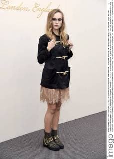 Suki Waterhouse bei der Burberry Prorsum Fashion Show auf der London Fashion Week AW16 in Kensington Gardens. London. 22.02.2016 Suki Waterhouse  Foto:xS.xVasx xFuturexImage