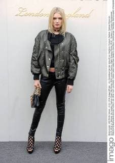 Lily Donaldson bei der Ankunft zur Burberry Prorsum Fashion Fashion Show am 22.02.2016 im Rahmen der London Fashion Week Fall Winter 2016 London Fashion Week Autumn Winter 2016 - Burberry Prorsum Womenswear 