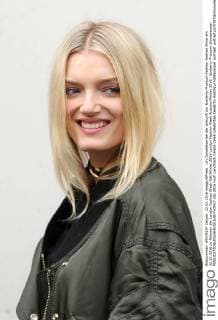 Lily Donaldson bei der Ankunft zur Burberry Prorsum Fashion Fashion Show am 22.02.2016 im Rahmen der London Fashion Week Fall Winter 2016 London Fashion Week Autumn Winter 2016 - Burberry Prorsum Womenswear 