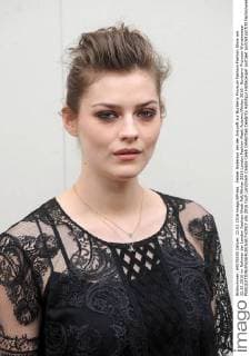 Amber Anderson bei der Ankunft zur Burberry Prorsum Fashion Fashion Show am 22.02.2016 im Rahmen der London Fashion Week Fall Winter 2016 London Fashion Week Autumn Winter 2016 - Burberry Prorsum Womenswear 