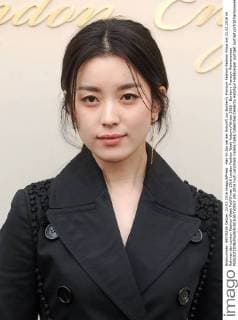 Han Yo Joo bei der Ankunft zur Burberry Prorsum Fashion Fashion Show am 22.02.2016 im Rahmen der London Fashion Week Fall Winter 2016 London Fashion Week Autumn Winter 2016 - Burberry Prorsum Womenswear 
