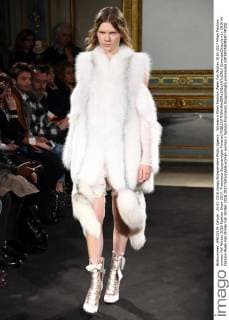 Woman s Milan Fashion Week Fall Winter 2016 2017 Milan Fashion woman Fall Winter 2016 Fashion Show 2017. Francesco Scognamiglio Pictured  SimonaxChioccia