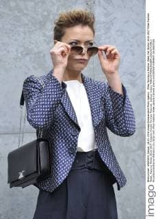 Milan Woman s Fashion Week Fall Winter 2016 2017 Milan Fashion Week, Autumn Winter 2016 2017. Emporio Armani Arrivals Pictured: lookout victory  RiccardoxGiordanox xfotosicki