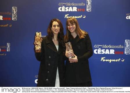 Cesar Preisverleihung in Paris - Preisträger Deniz Gamze Erguven, Alice Winocour ( Cesar bester Film, bestes Drehbuch Mustang ) - 41. Preisverleihung Cesar, Photocall mit den Gewinnern, Fouquets, Paris Frankreich - 26 02 2016 GwendolineLeGoff Panoramic 