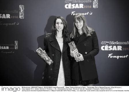 Cesar Preisverleihung in Paris - Preisträger Deniz Gamze Erguven, Alice Winocour ( Cesar bester Film, bestes Drehbuch Mustang ) - 41. Preisverleihung Cesar, Photocall mit den Gewinnern, Fouquets, Paris Frankreich - 26 02 2016 GwendolineLeGoff Panoramic 
