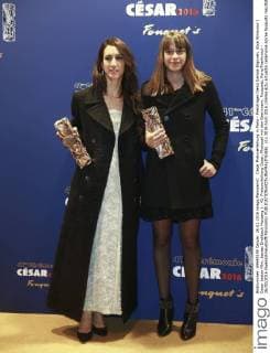 Cesar Preisverleihung in Paris - Preisträger Deniz Gamze Erguven, Alice Winocour ( Cesar bester Film, bestes Drehbuch Mustang ) - 41. Preisverleihung Cesar, Photocall mit den Gewinnern, Fouquets, Paris Frankreich - 26 02 2016 GwendolineLeGoff Panoramic 