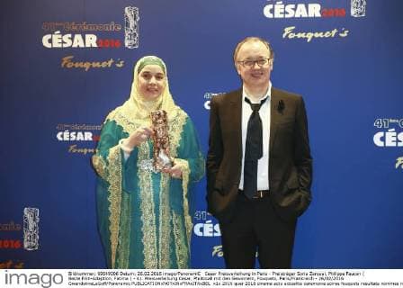 Cesar Preisverleihung in Paris - Preisträger Soria Zeroual, Philippe Faucon ( Beste Film-Adaption, Fatima ) - 41. Preisverleihung Cesar, Photocall mit den Gewinnern, Fouquets, Paris Frankreich - 26 02 2016 GwendolineLeGoff Panoramic 