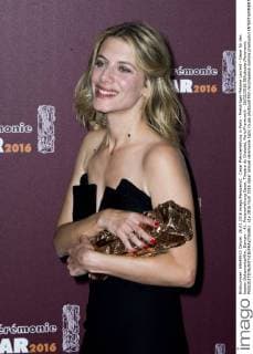 Cesar Preisverleihung in Paris - Preisträger Melanie Laurent - Cesar für den besten Dokumentarfilm, Demain - 41. Preisverleihung Cesar, Theatre du Chatelet, Paris Frankreich - 26 02 2016 JBAutissier Panoramic 