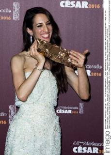 Cesar Preisverleihung in Paris - Preisträger Deniz Gamze Erguven - Cesar für das beste Drehbuch und besten Film, Mustang - 41. Preisverleihung Cesar, Theatre du Chatelet, Paris Frankreich - 26 02 2016 JBAutissier Panoramic 