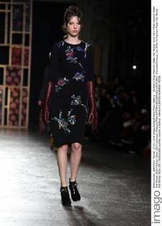 Woman s Milan Fashion Week Fall Winter 2016 2017 Milan Fashion Week Fall Winter 2016 Fashion Show 2017.Leitmotiv Pictured  SimonaxChioccia