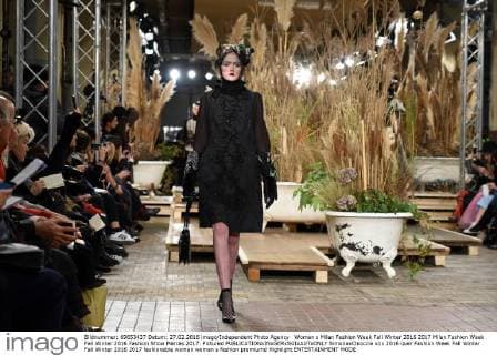 Woman s Milan Fashion Week Fall Winter 2016 2017 Milan Fashion Week Fall Winter 2016 Fashion Show Marras 2017. Pictured  SimonaxChioccia