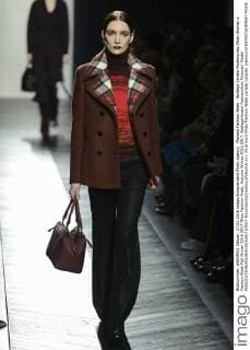 Mailand Fashion Week - Bottega Veneta Modenschau Milan Woman s Fashion Week Fall Winter 2016 2017 Milan Fashion Week, Autumn Winter 2016 2017. BottegaVeneta Fashionshow Pictured: Model  RiccardoxGiordanox xfotosicki