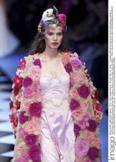 MILAN, Feb. 28, 2016 -- A model presents a creation at the Dolce&Gabbana women s Fall-Winter 2016-2017 collection during Milan Fashion Week in Milan, Italy, Feb. 28, 2016. ) ITALY-MILAN-FASHION WEEK-DOLCE&GABBANA-RUNWAY JinxYu 