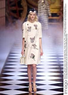 MILAN, Feb. 28, 2016 -- A model presents a creation at the Dolce&Gabbana women s Fall-Winter 2016-2017 collection during Milan Fashion Week in Milan, Italy, Feb. 28, 2016. ) ITALY-MILAN-FASHION WEEK-DOLCE&GABBANA-RUNWAY JinxYu 