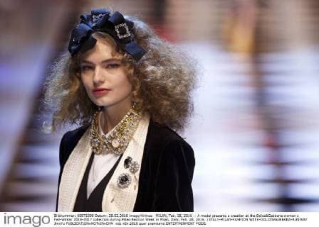 MILAN, Feb. 28, 2016 -- A model presents a creation at the Dolce&Gabbana women s Fall-Winter 2016-2017 collection during Milan Fashion Week in Milan, Italy, Feb. 28, 2016. ) ITALY-MILAN-FASHION WEEK-DOLCE&GABBANA-RUNWAY JinxYu 
