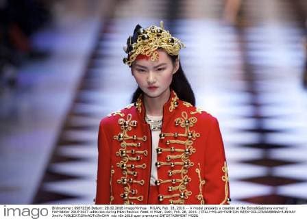 MILAN, Feb. 28, 2016 -- A model presents a creation at the Dolce&Gabbana women s Fall-Winter 2016-2017 collection during Milan Fashion Week in Milan, Italy, Feb. 28, 2016. ) ITALY-MILAN-FASHION WEEK-DOLCE&GABBANA-RUNWAY JinxYu 