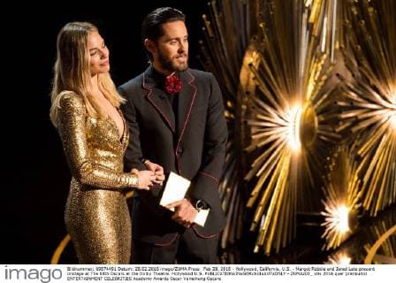 Feb 28, 2016 - Hollywood, California, U.S. - Margot Robbie and Jared Leto present onstage at The 88th Oscars at the Dolby Theatre. Hollywood U.S. - ZUMAz03_