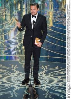 Themen der Woche Feb 28, 2016 - Hollywood, California, U.S. - Leonardo DICAPRIO (Di Caprio) accepts the Oscar for Performance by an actor in a Leading role, for work on œThe Revenant during the live ABC Telecast of The 88th Oscars at the Dolby Theatre. Hollywood U.S. - ZUMAz03_