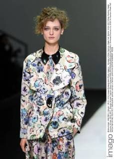 Woman s Milan Fashion Week Fall Winter 2016 2017 Milan Fashion Week Autumn Winter 2016 2017. Giorgio Armani Fashion Show Pictured  SimonaxChioccia