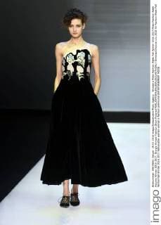 Woman s Milan Fashion Week Fall Winter 2016 2017 Milan Fashion Week Autumn Winter 2016 2017. Giorgio Armani Fashion Show Pictured  SimonaxChioccia