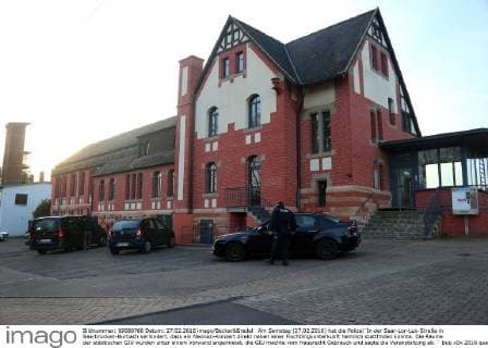 Am Samstag (27.02.2016) hat die Polizei¨In der Saar-Lor-Lux-Straße in Saarbrücken-Burbach verhindert, dass ein Neonazi-Konzert direkt neben einer Flüchtlingsunterkunft heimlich stattfinden konnte. Die Räume der städtischen GIU wurden unter einem Vorwand angemietet, die GIU machte vom Hausrecht Gebrauch und sagte die Veranstaltung ab. ¨ bub