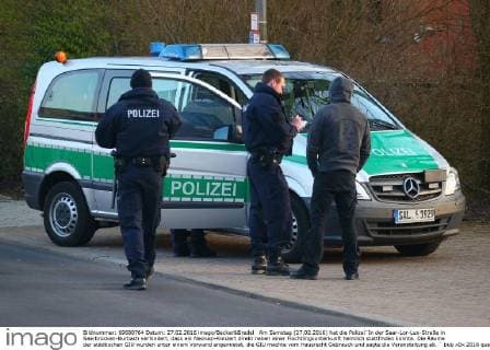 Am Samstag (27.02.2016) hat die Polizei¨In der Saar-Lor-Lux-Straße in Saarbrücken-Burbach verhindert, dass ein Neonazi-Konzert direkt neben einer Flüchtlingsunterkunft heimlich stattfinden konnte. Die Räume der städtischen GIU wurden unter einem Vorwand angemietet, die GIU machte vom Hausrecht Gebrauch und sagte die Veranstaltung ab. ¨ bub