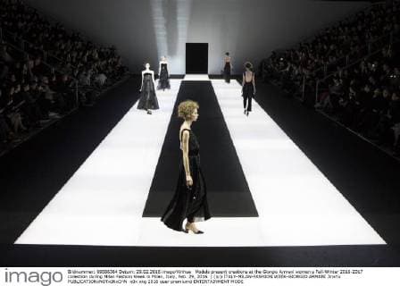 Models present creations at the Giorgio Armani women s Fall-Winter 2016-2017 collection during Milan Fashion Week in Milan, Italy, Feb. 29, 2016. ) (lyi) ITALY-MILAN-FASHION WEEK-GIORGIO ARMANI JinxYu 