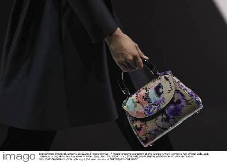 A model presents a creation at the Giorgio Armani women s Fall-Winter 2016-2017 collection during Milan Fashion Week in Milan, Italy, Feb. 29, 2016. ) (lyi) ITALY-MILAN-FASHION WEEK-GIORGIO ARMANI JinxYu 