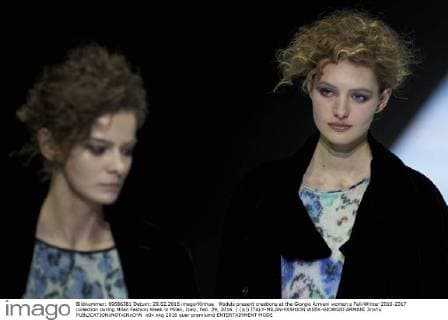 Models present creations at the Giorgio Armani women s Fall-Winter 2016-2017 collection during Milan Fashion Week in Milan, Italy, Feb. 29, 2016. ) (lyi) ITALY-MILAN-FASHION WEEK-GIORGIO ARMANI JinxYu 