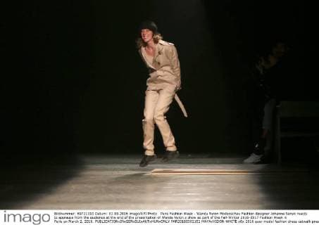Paris Fashion Week - Wanda Nylon Modenschau Fashion designer Johanna Senyk reacts to applause from the audience at the end of the presentation of Wanda Nylon s show as part of the Fall-Winter 2016-2017 Fashion Week in Paris on March 2, 2016.  PAR20160302101 MAYAxVIDON-WHITE