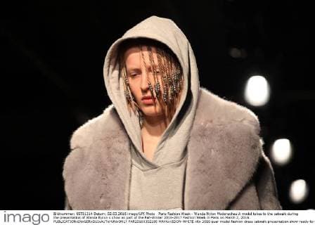 Paris Fashion Week - Wanda Nylon Modenschau A model takes to the catwalk during the presentation of Wanda Nylon s show as part of the Fall-Winter 2016-2017 Fashion Week in Paris on March 2, 2016.  PAR20160302105 MAYAxVIDON-WHITE