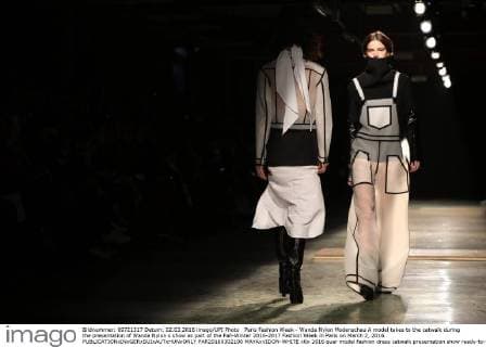 Paris Fashion Week - Wanda Nylon Modenschau A model takes to the catwalk during the presentation of Wanda Nylon s show as part of the Fall-Winter 2016-2017 Fashion Week in Paris on March 2, 2016.  PAR20160302108 MAYAxVIDON-WHITE