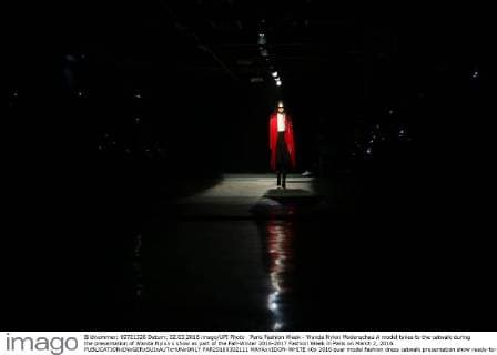 Paris Fashion Week - Wanda Nylon Modenschau A model takes to the catwalk during the presentation of Wanda Nylon s show as part of the Fall-Winter 2016-2017 Fashion Week in Paris on March 2, 2016.  PAR20160302111 MAYAxVIDON-WHITE