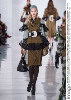 Paris Fashion Week - Maison Margiela Modenschau 205356 Marineau Starface 2016-03-02 Paris France Maison Margiela Fashion week ready to wear AW 2016. Defile de mode pret a porter printemps ete 2016. Maison Margiela. Editorial use only  Copyright: xMarineaux STAR_205356_003