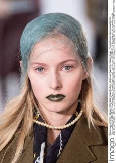 Bilder des Tages Paris Fashion Week - Maison Margiela Modenschau 205356 Marineau Starface 2016-03-02 Paris France Maison Margiela Fashion week ready to wear AW 2016. Defile de mode pret a porter printemps ete 2016. Maison Margiela. Editorial use only  Copyright: xMarineaux STAR_205356_005