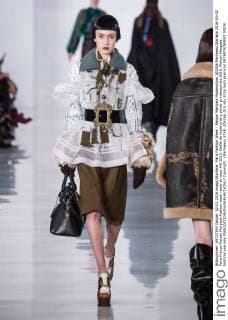 Paris Fashion Week - Maison Margiela Modenschau 205356 Marineau Starface 2016-03-02 Paris France Maison Margiela Fashion week ready to wear AW 2016. Defile de mode pret a porter printemps ete 2016. Maison Margiela. Editorial use only  Copyright: xMarineaux STAR_205356_010