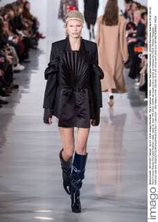 Paris Fashion Week - Maison Margiela Modenschau 205356 Marineau Starface 2016-03-02 Paris France Maison Margiela Fashion week ready to wear AW 2016. Defile de mode pret a porter printemps ete 2016. Maison Margiela. Editorial use only  Copyright: xMarineaux STAR_205356_018
