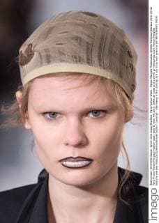 Paris Fashion Week - Maison Margiela Modenschau 205356 Marineau Starface 2016-03-02 Paris France Maison Margiela Fashion week ready to wear AW 2016. Defile de mode pret a porter printemps ete 2016. Maison Margiela. Editorial use only  Copyright: xMarineaux STAR_205356_019