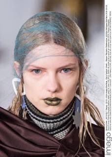 Paris Fashion Week - Maison Margiela Modenschau 205356 Marineau Starface 2016-03-02 Paris France Maison Margiela Fashion week ready to wear AW 2016. Defile de mode pret a porter printemps ete 2016. Maison Margiela. Editorial use only  Copyright: xMarineaux STAR_205356_024