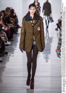 Paris Fashion Week - Maison Margiela Modenschau 205356 Marineau Starface 2016-03-02 Paris France Maison Margiela Fashion week ready to wear AW 2016. Defile de mode pret a porter printemps ete 2016. Maison Margiela. Editorial use only  Copyright: xMarineaux STAR_205356_025
