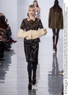 Paris Fashion Week - Maison Margiela Modenschau 205356 Marineau Starface 2016-03-02 Paris France Maison Margiela Fashion week ready to wear AW 2016. Defile de mode pret a porter printemps ete 2016. Maison Margiela. Editorial use only  Copyright: xMarineaux STAR_205356_027