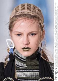 Paris Fashion Week - Maison Margiela Modenschau 205356 Marineau Starface 2016-03-02 Paris France Maison Margiela Fashion week ready to wear AW 2016. Defile de mode pret a porter printemps ete 2016. Maison Margiela. Editorial use only  Copyright: xMarineaux STAR_205356_049
