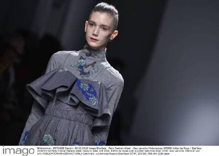 Paris Fashion Week - Guy Laroche Modenschau 205359 Julien de Rosa Starface 2016-03-02 Paris France Fashion week ready to wear AW 2016. Defile de mode pret a porter automne hiver 2016. Guy Laroche. Editorial use only  Copyright: xJulienxdexRosax xStarfacex STAR_205359_009