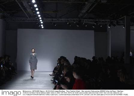 Paris Fashion Week - Guy Laroche Modenschau 205359 Julien de Rosa Starface 2016-03-02 Paris France Fashion week ready to wear AW 2016. Defile de mode pret a porter automne hiver 2016. Guy Laroche. Editorial use only  Copyright: xJulienxdexRosax xStarfacex STAR_205359_010