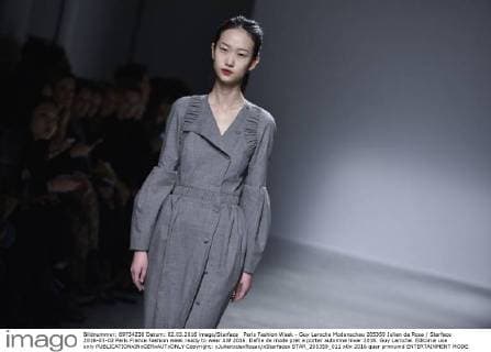 Paris Fashion Week - Guy Laroche Modenschau 205359 Julien de Rosa Starface 2016-03-02 Paris France Fashion week ready to wear AW 2016. Defile de mode pret a porter automne hiver 2016. Guy Laroche. Editorial use only  Copyright: xJulienxdexRosax xStarfacex STAR_205359_011