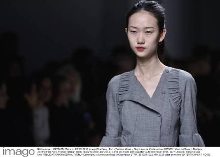 Paris Fashion Week - Guy Laroche Modenschau 205359 Julien de Rosa Starface 2016-03-02 Paris France Fashion week ready to wear AW 2016. Defile de mode pret a porter automne hiver 2016. Guy Laroche. Editorial use only  Copyright: xJulienxdexRosax xStarfacex STAR_205359_012