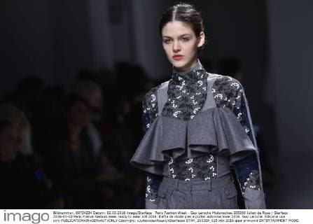 Paris Fashion Week - Guy Laroche Modenschau 205359 Julien de Rosa Starface 2016-03-02 Paris France Fashion week ready to wear AW 2016. Defile de mode pret a porter automne hiver 2016. Guy Laroche. Editorial use only  Copyright: xJulienxdexRosax xStarfacex STAR_205359_015