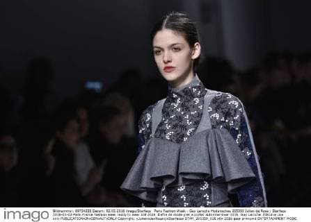 Paris Fashion Week - Guy Laroche Modenschau 205359 Julien de Rosa Starface 2016-03-02 Paris France Fashion week ready to wear AW 2016. Defile de mode pret a porter automne hiver 2016. Guy Laroche. Editorial use only  Copyright: xJulienxdexRosax xStarfacex STAR_205359_016